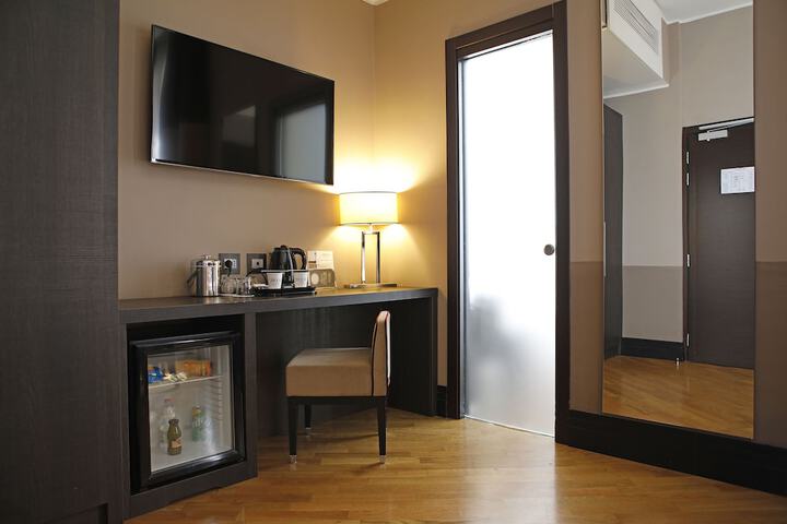 Room 32 of 79