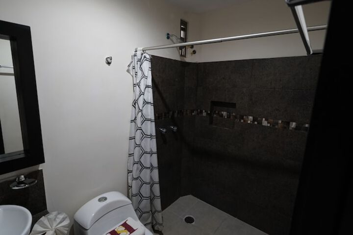 Room 9 of 30