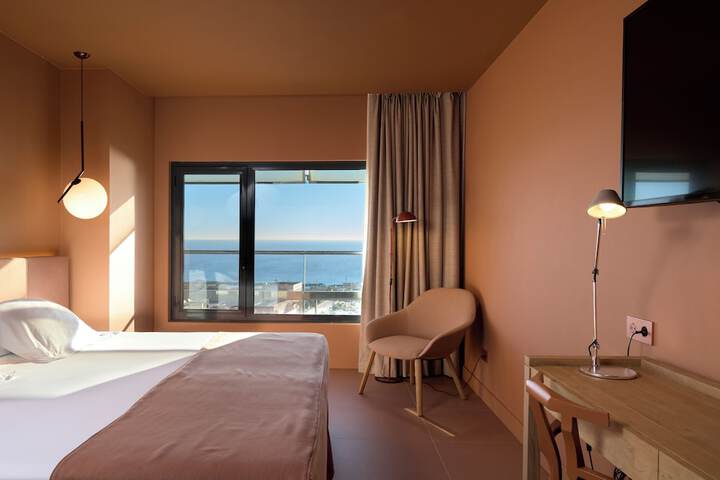 Room 43 of 84