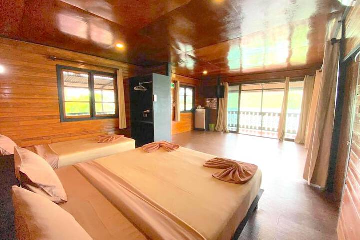 Room 18 of 119
