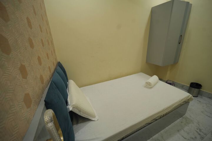 Room 18 of 24