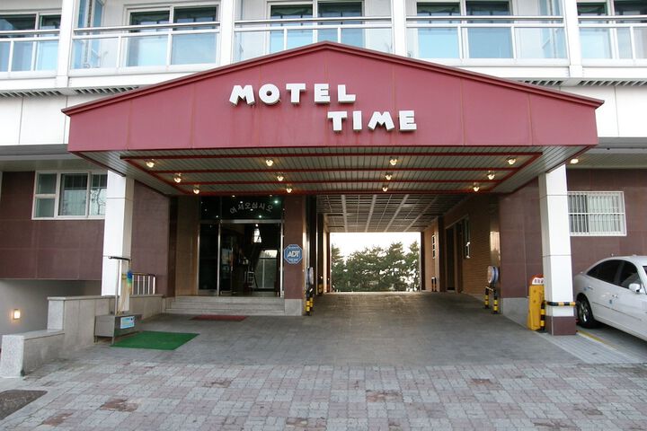 Hotel 33 of 51