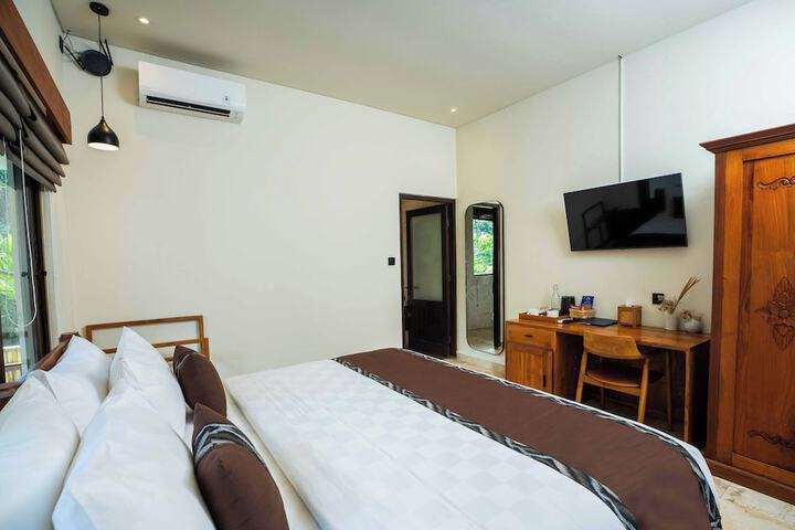 Room 3 of 20