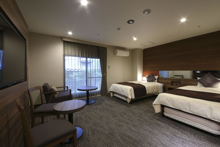 Room 10 of 62