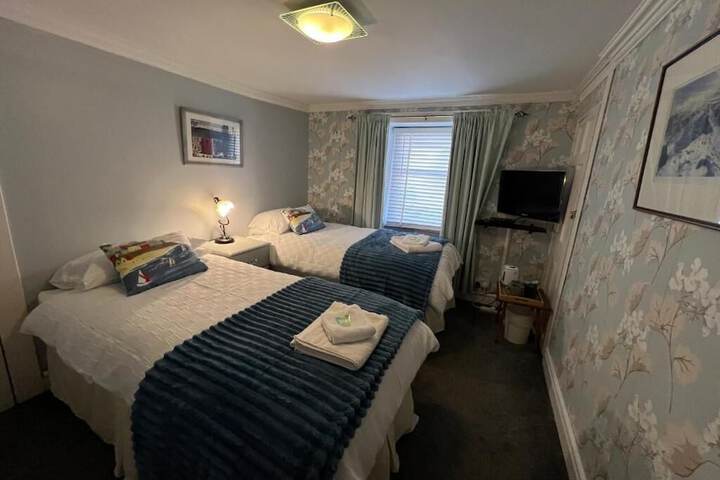 Room 5 of 17