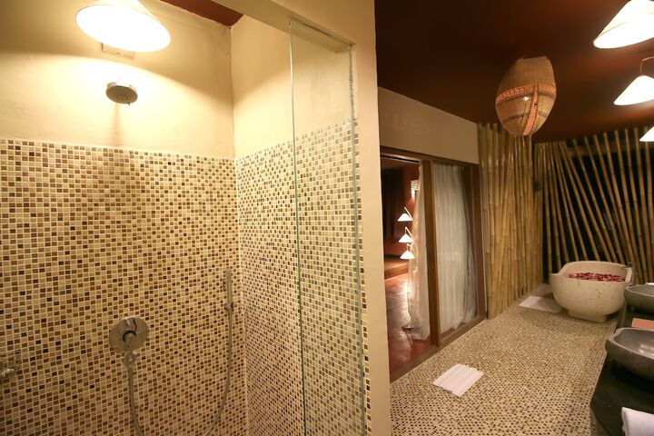 Room 27 of 49