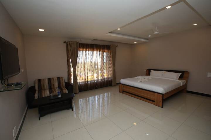 Room 6 of 16