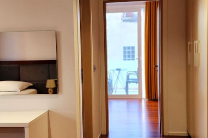 Room 6 of 18
