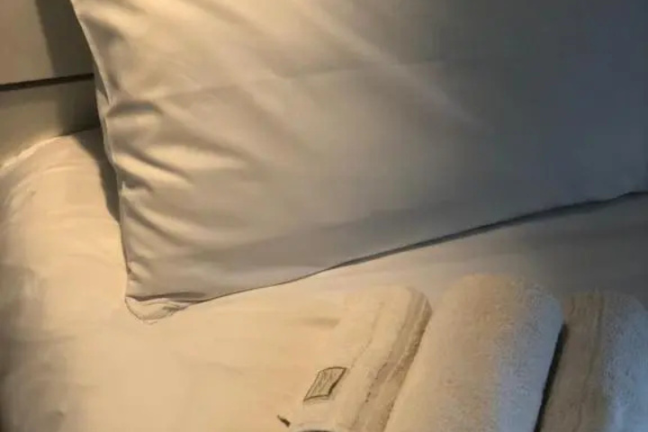 Room 3 of 9