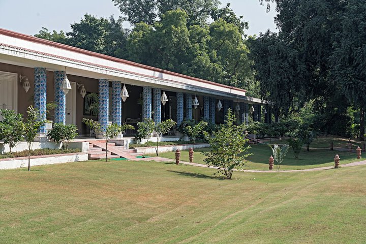 Hotel Exterior 24 of 24