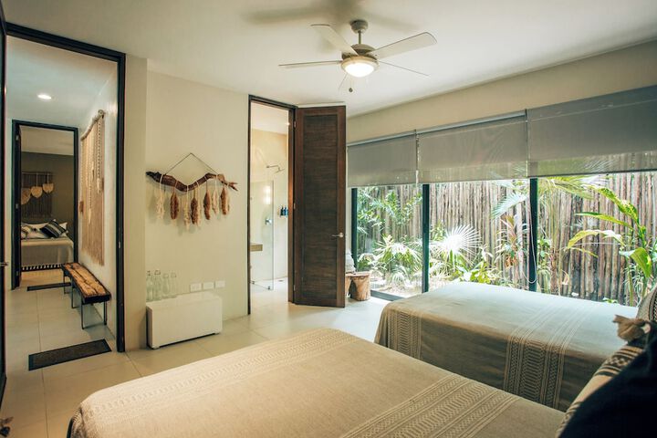 Room 27 of 161