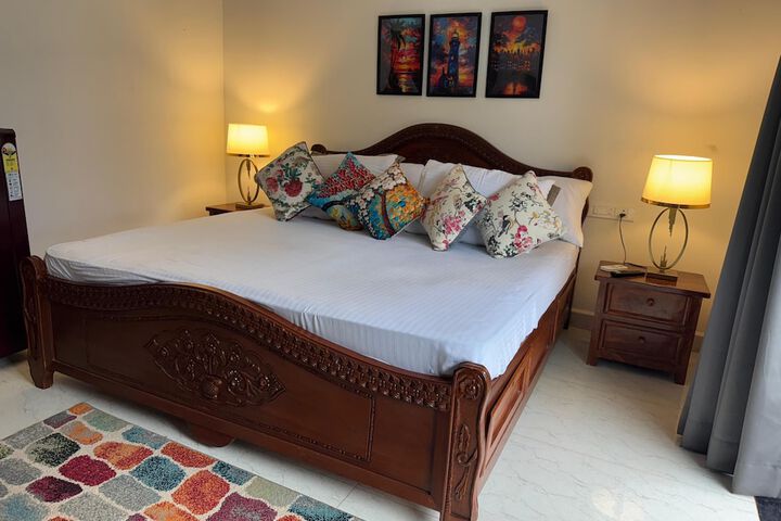 Room 10 of 16