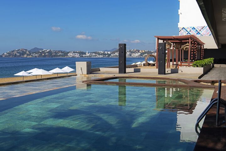 Pool Hotel