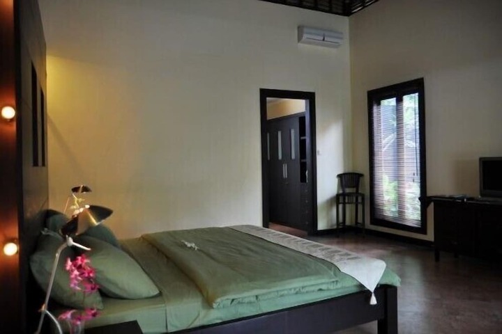 Room 9 of 37