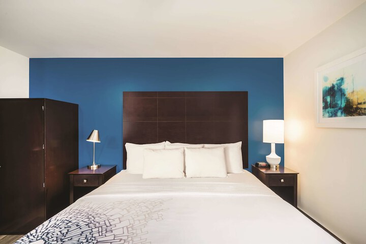 1 King Bed (12 of 12)