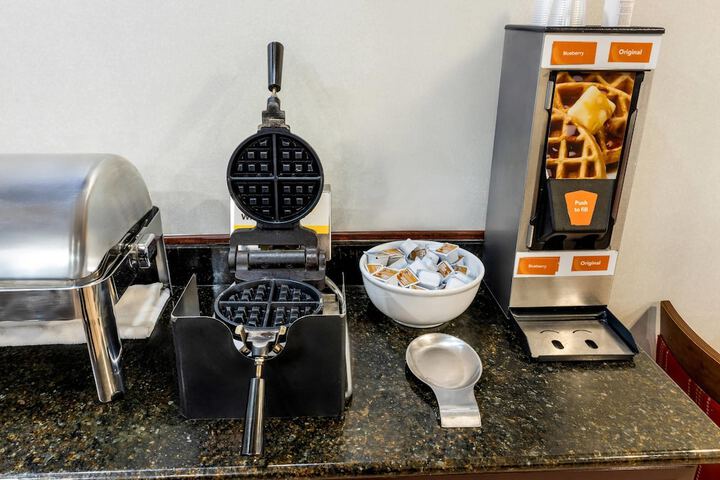 Breakfast/Coffee Service 25 of 32