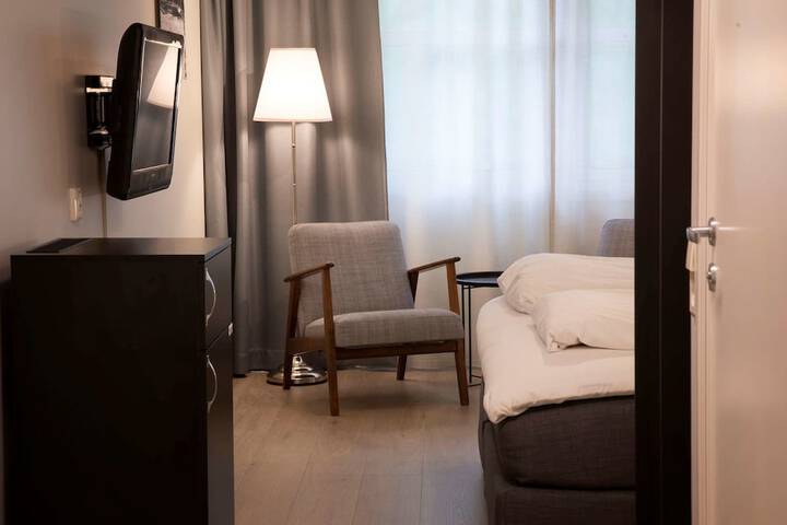 Room 6 of 72