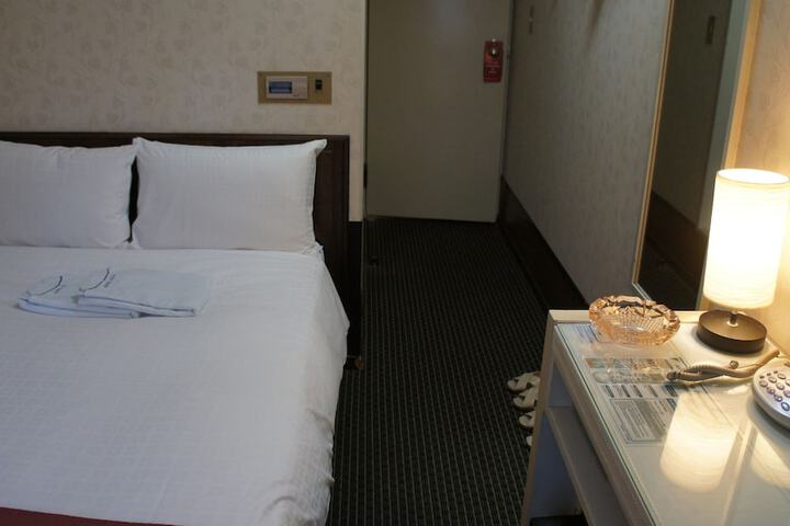 Room 22 of 68