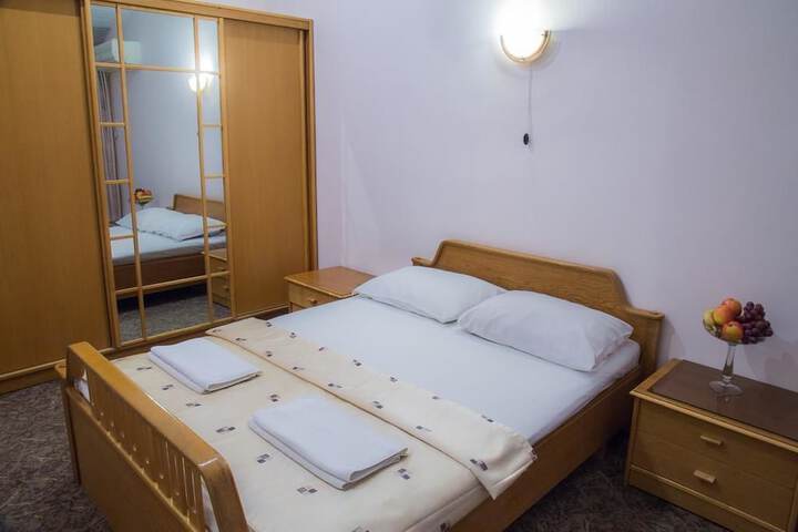 Room 11 of 16
