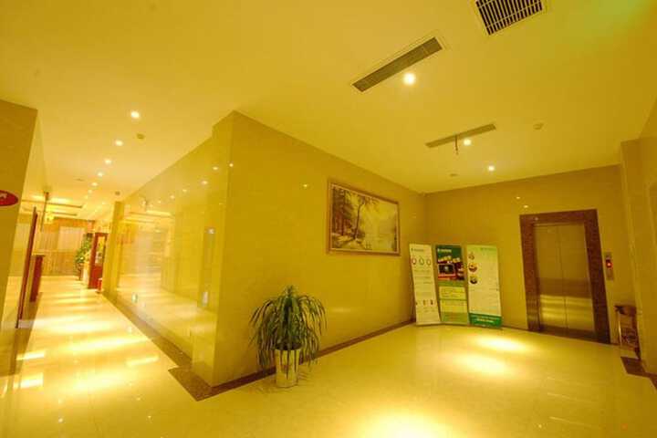 Ballroom/Hall 30 of 35