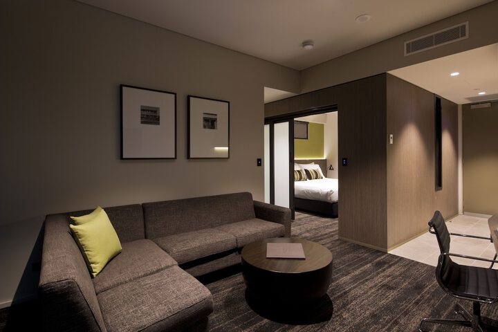 Lounge 28 of 41