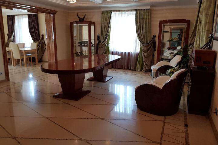 Room 13 of 30