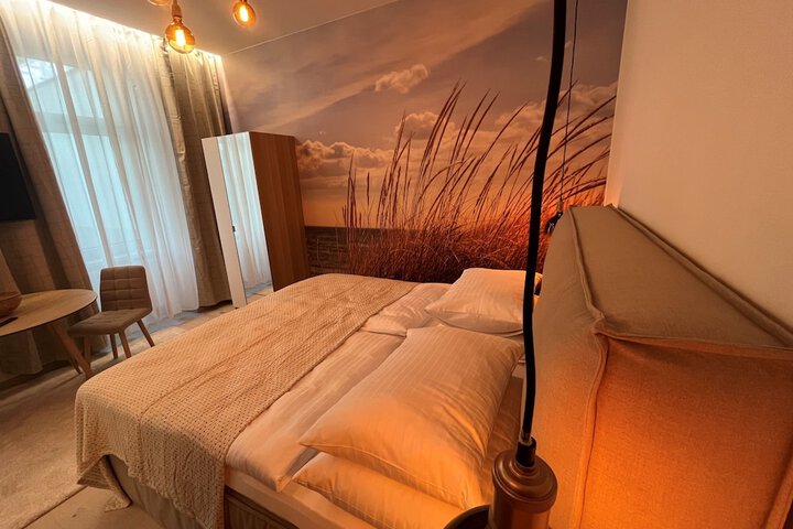 Room 15 of 83
