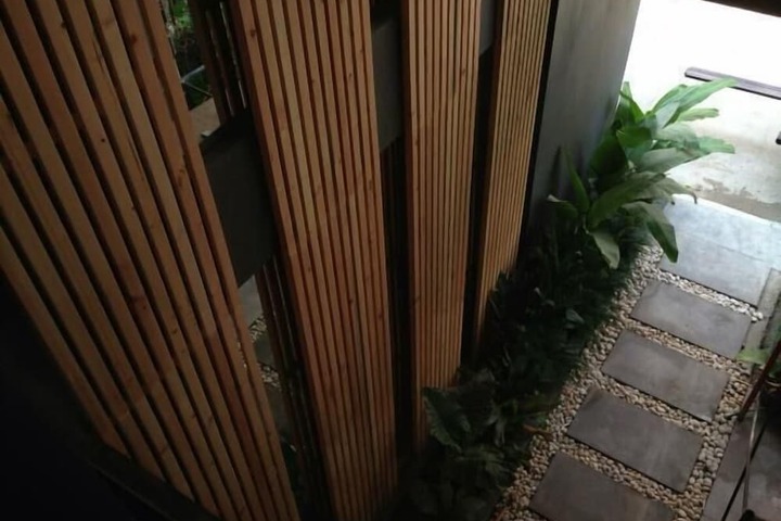 Hotel Entry