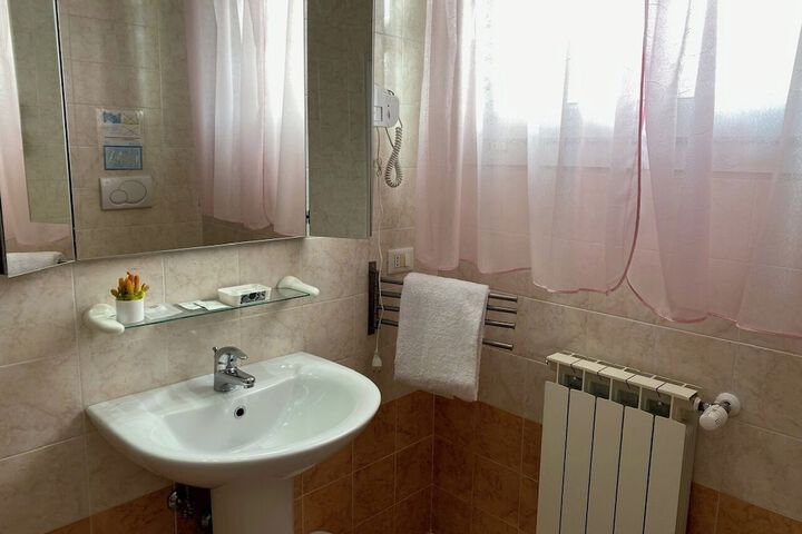 Room 125 of 170