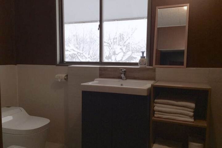 Room 28 of 40