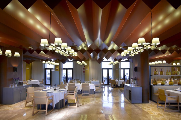 Dining 42 of 97