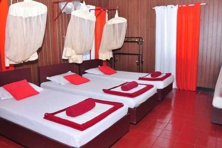 Room 6 of 63