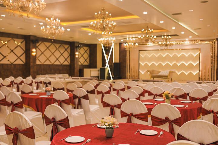 Ballroom/Hall 85 of 88