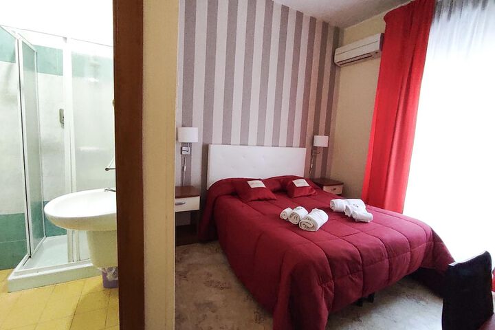Room 9 of 35