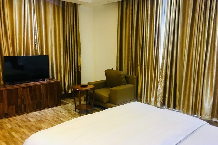 Room 11 of 38