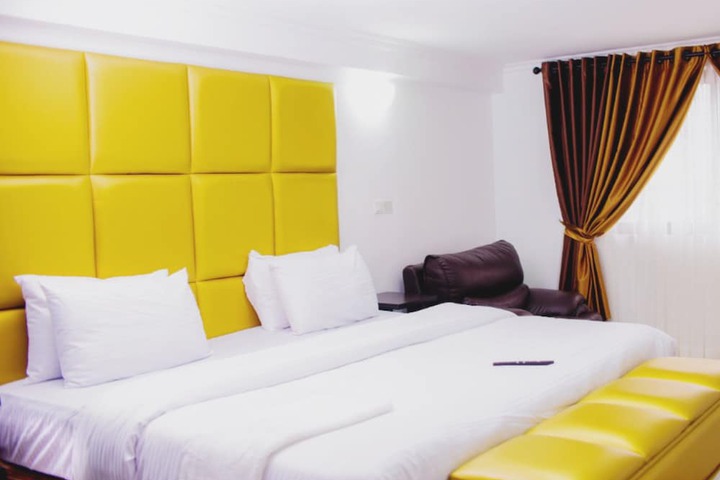 Room 12 of 24