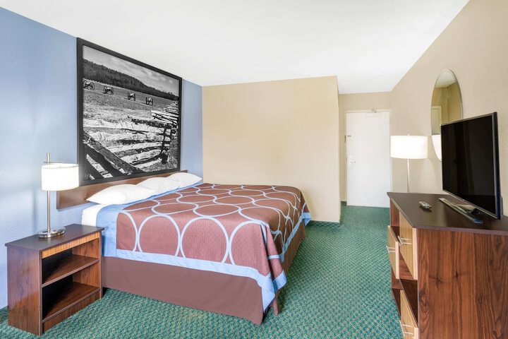 1 King Bed (21 of 26)