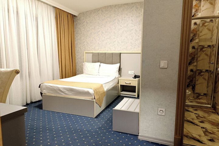 Room 12 of 72