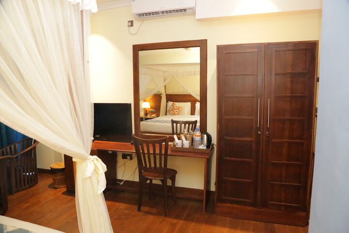 Room 10 of 35