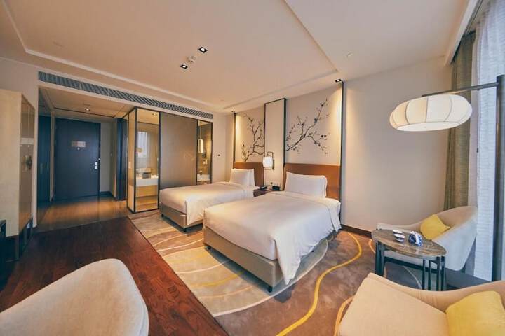 Room 10 of 19