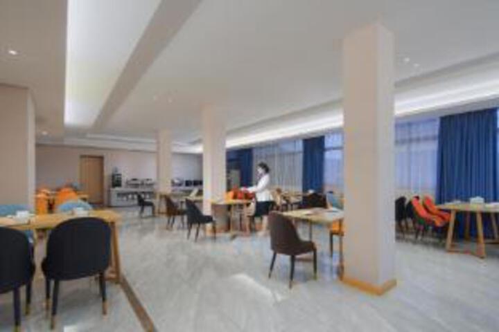 Longcheng Big Hotel(Jiujiang Pengze Longcheng Avenue)