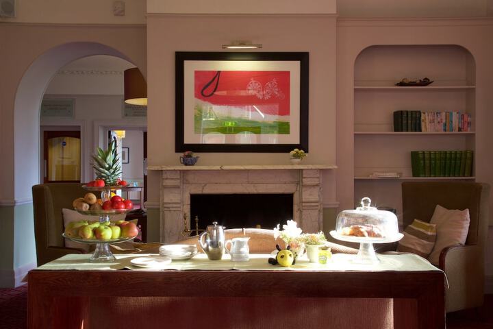 Lounge 37 of 77