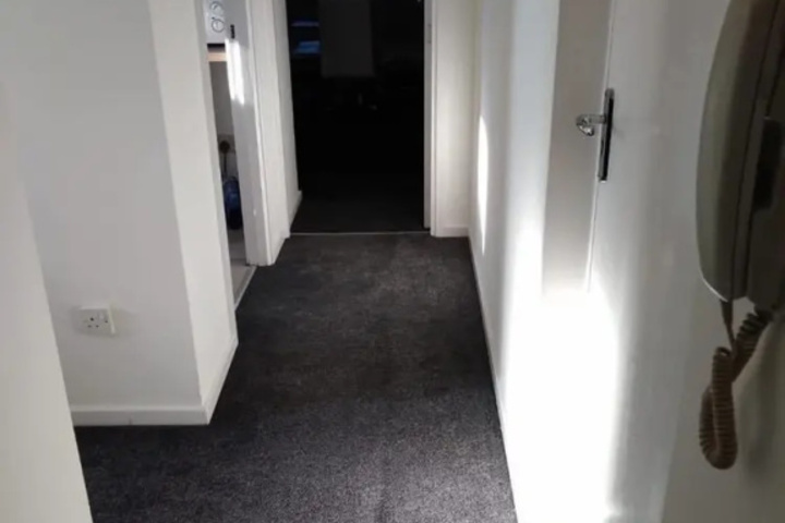 Room 8 of 10