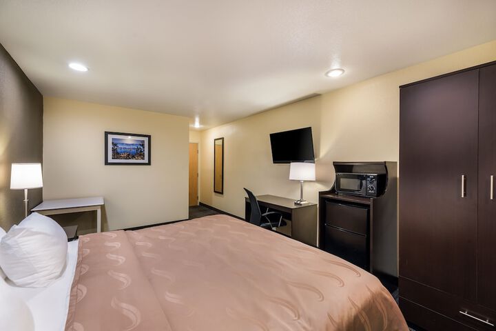 Room 6 of 40