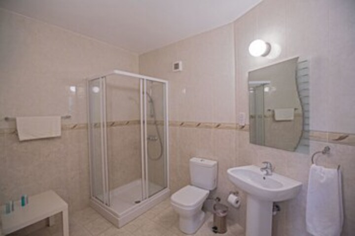 Room 4 of 10
