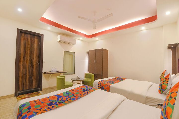 Room 10 of 29