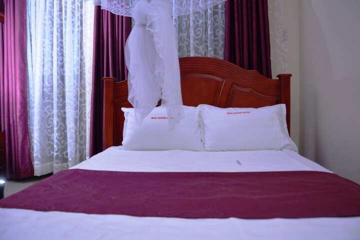 Room 13 of 26