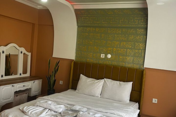 Room 14 of 22