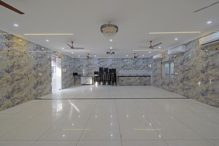 Ballroom/Hall 31 of 39