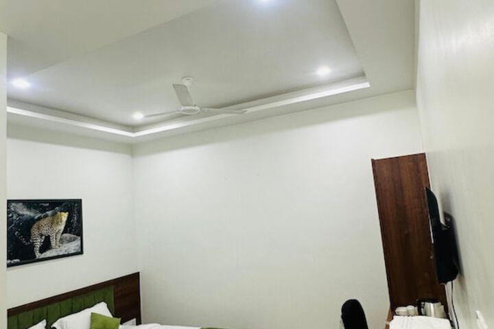 Room 12 of 43